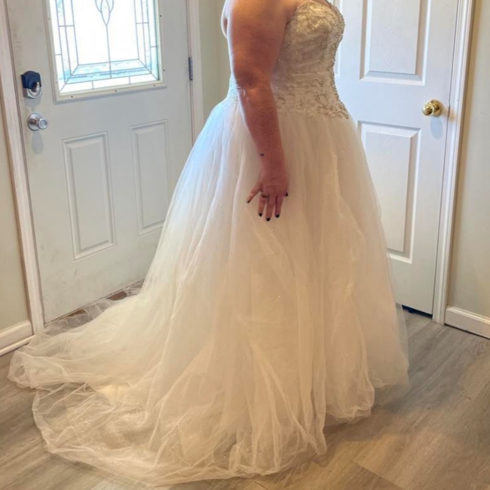 Wedding Dress - Ballgown Style - Size 18W - Picture 4 of 13